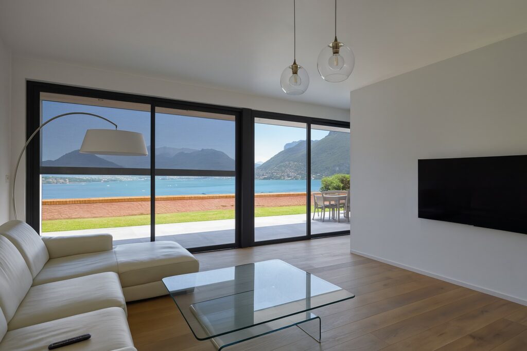 Store extérieur vue sur lac annecy